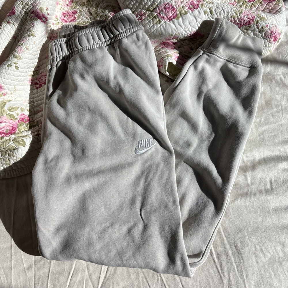 Nike Men’s White Sweatpants